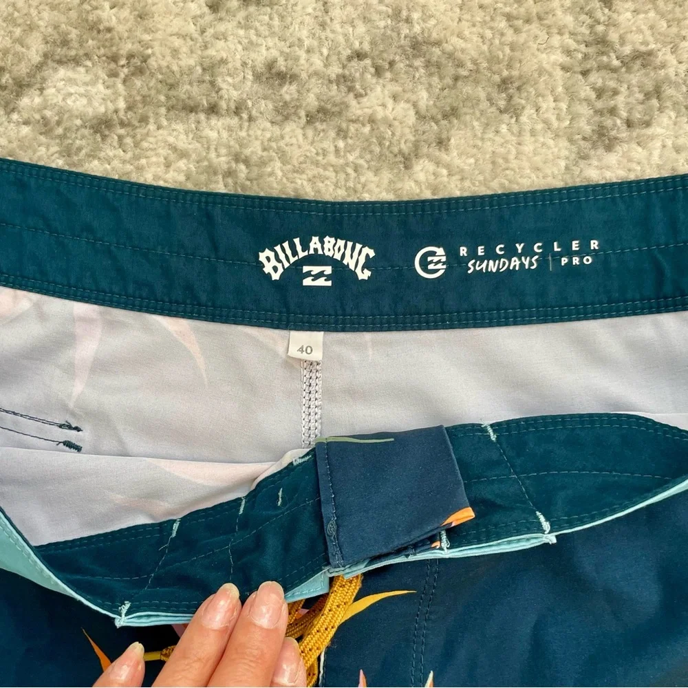 Billabong Sundays Pro Boardshorts Men’s Size 40 Navy Tropical Bird of Paradise